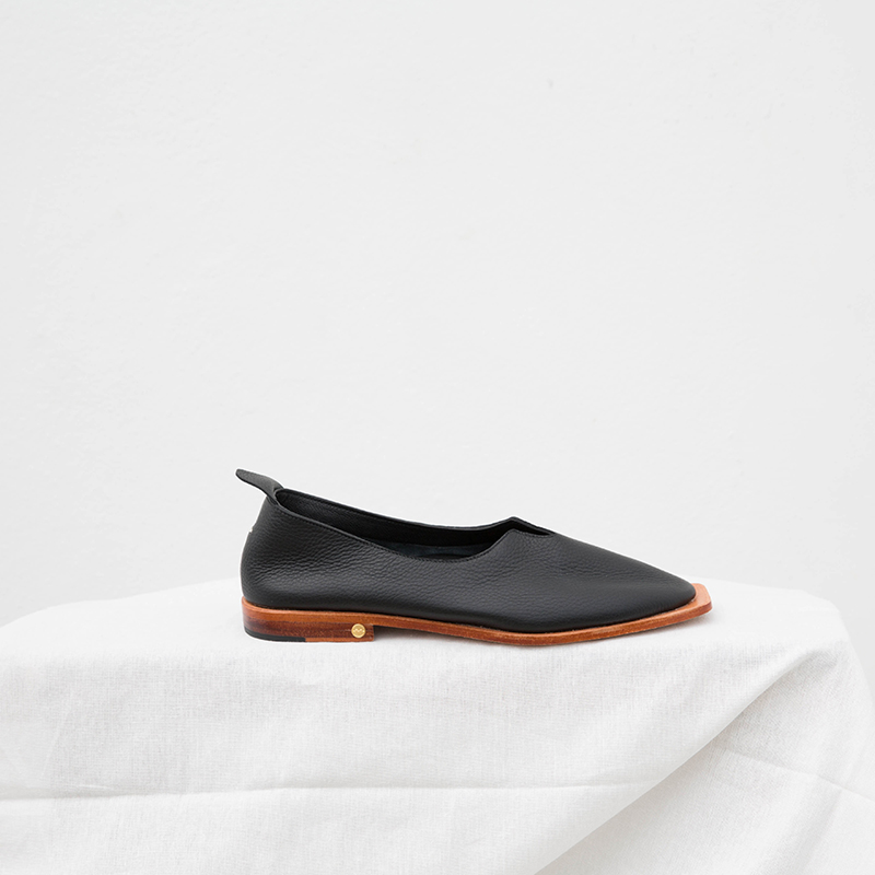 0.1 THE ARCH FLAT / Black – oysterfootwear